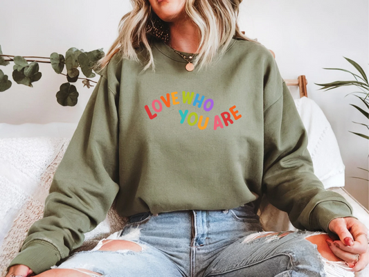 Love who Sweatshirt - Destello Store